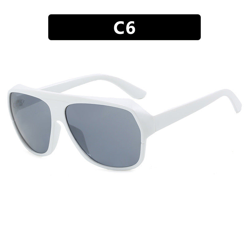 Dame moteriktig oversized solbrille med sporty design Luvikno