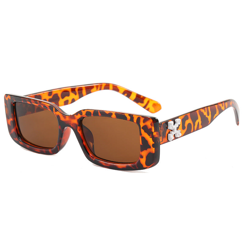 Dame Motek Solbrille med markant design Luvikno