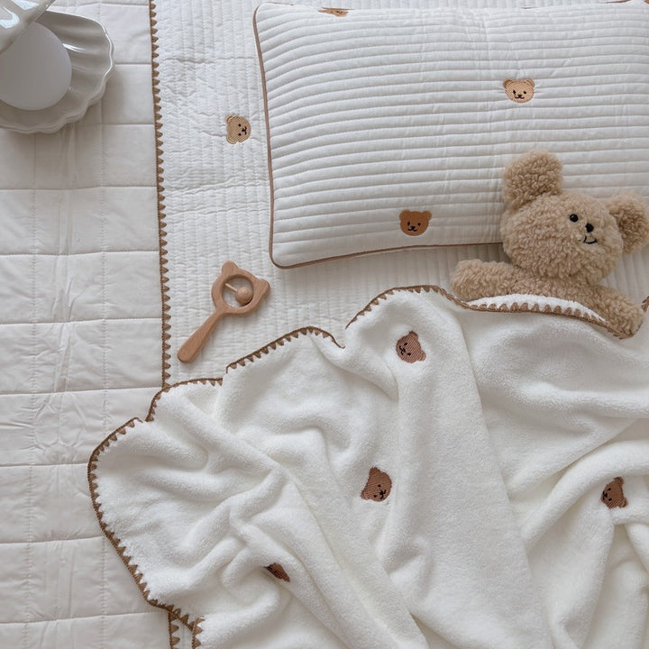 Unisex koseserie med søte bjørnmotiver Luvikno