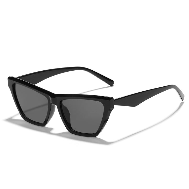 Dame designer solbrille med stilfull transparent ramme og UV-beskyttelse Luvikno