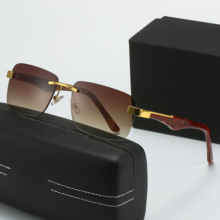 Dame moteriktig halvrammebrille med elegant metall- og plastmix Luvikno