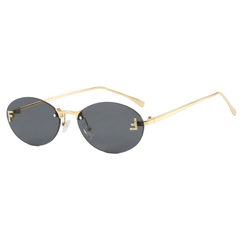 Dame mote trendy solbriller med elegante, runde glass og filigran metallramme Luvikno