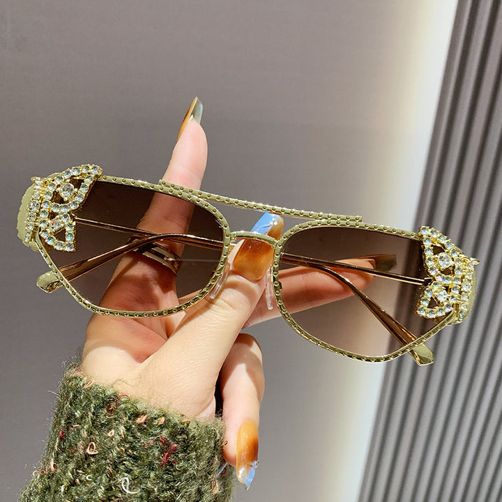 Dame luksus solbrille med elegant sommerfugl-detalj Luvikno