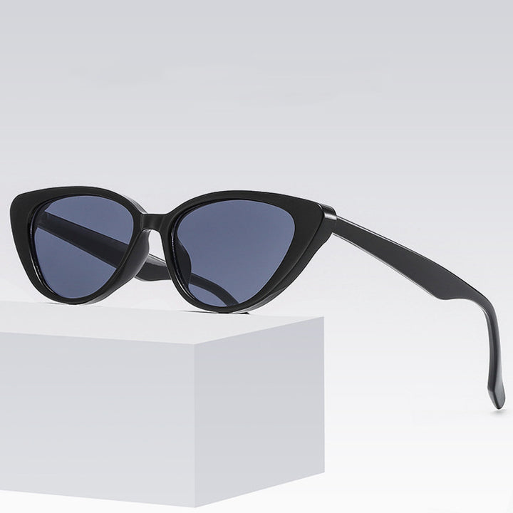 Dame Cat-Eye solbriller med moderne ekstrem ramme Luvikno