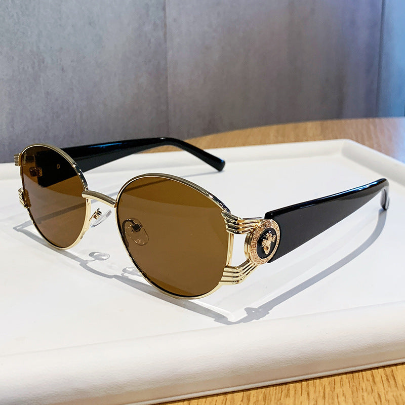 Dame elegant solbrille med luksuriøs metallramme og speilte glass Luvikno