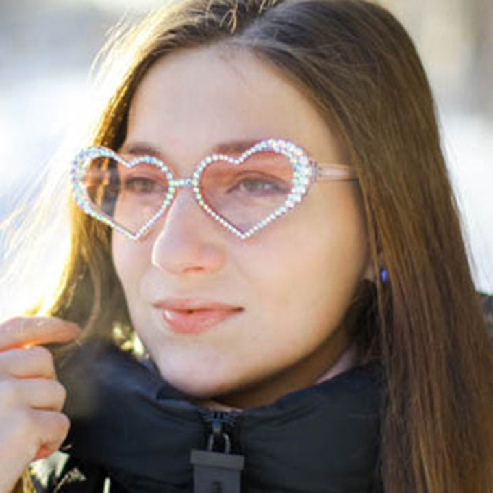 Dame hjerteformet solbrille med strassbesatt ramme Luvikno