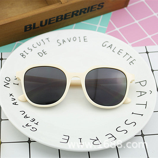 Dame geometrisk solbrille med transparent rammestruktur Luvikno
