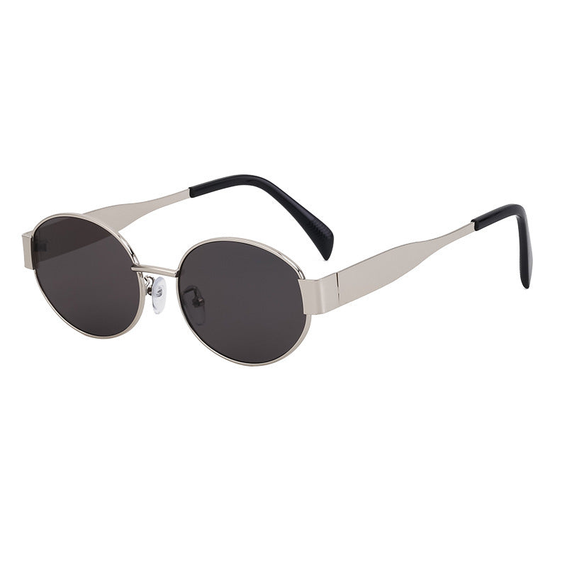 Dame moteriktig solbrille i elegant oval design Luvikno