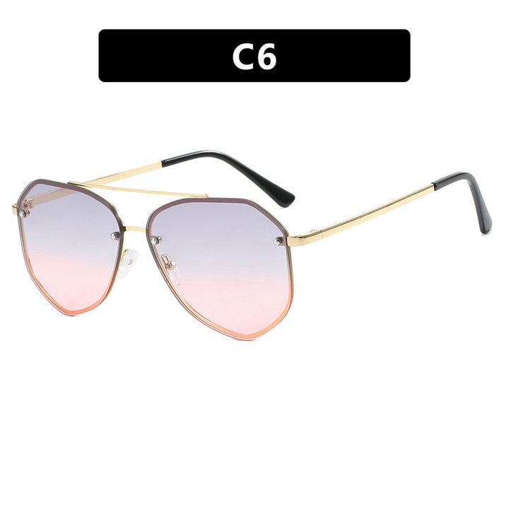 Dame geometrisk solbrille med filigran ramme Luvikno