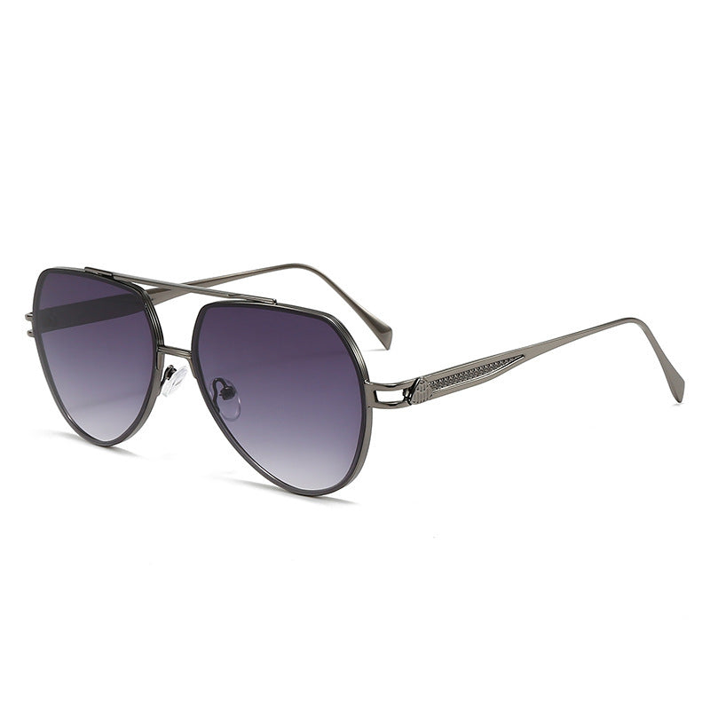Dame Designer-solbrille i stilfull, bølget metallramme Luvikno