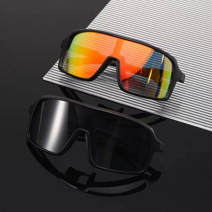Dame fashion solbrille i futuristisk design med store glass Luvikno
