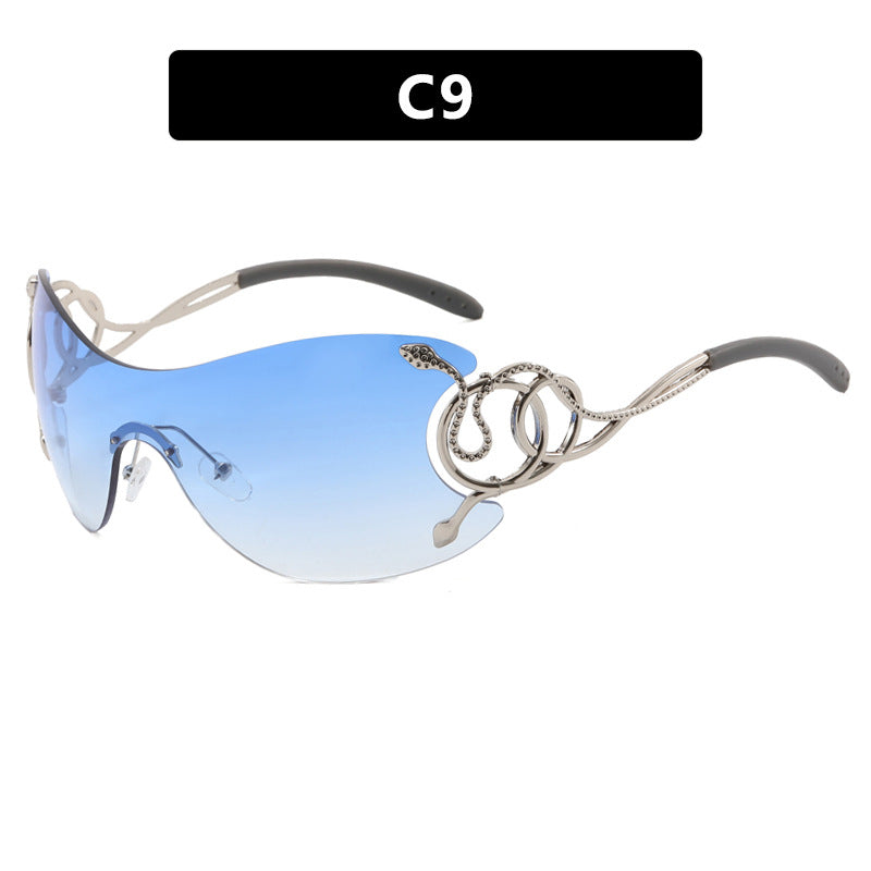 Dame futuristisk solbrille med lekent design Luvikno