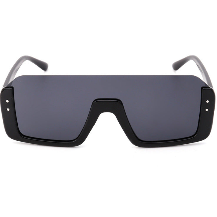 Damer Sporty Shield-solbriller med moderne design Luvikno