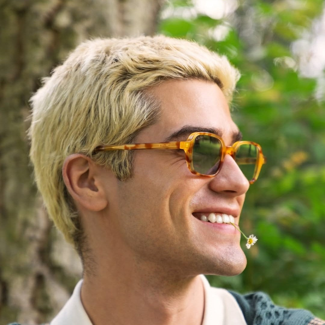 Dame moteriktig solbrille i unikt, moderne design Luvikno