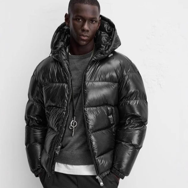 Naisten toppatakki kiiltävällä pinnalla ja säädettävällä hupuosalla Luvik