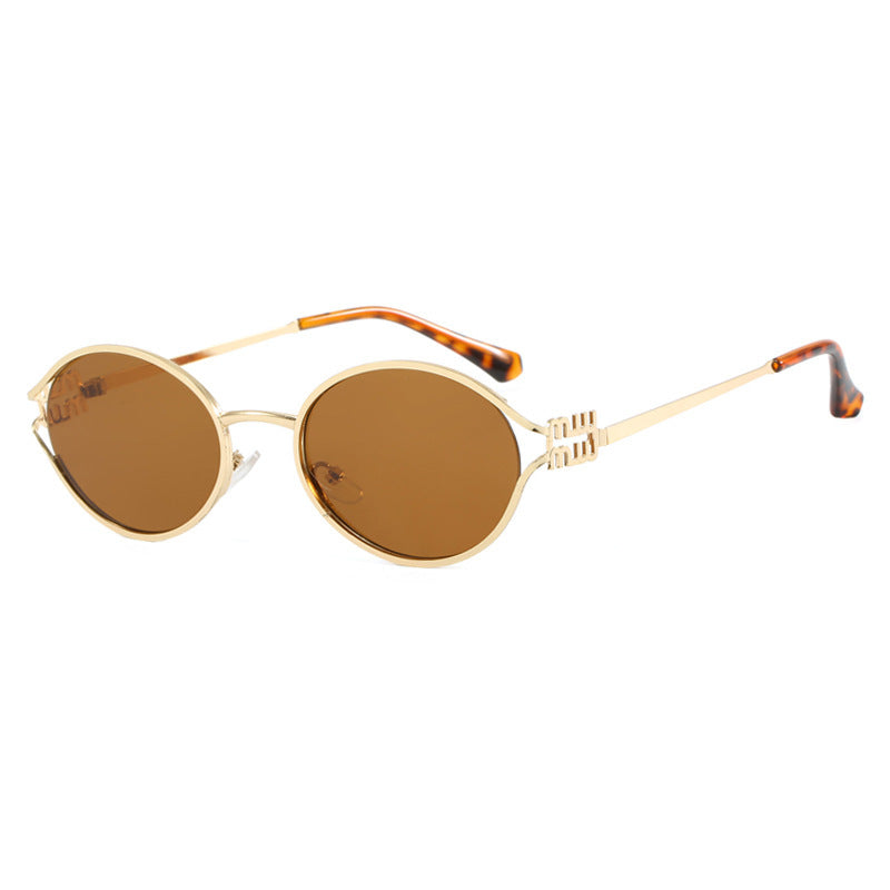 Dame ovalformet solbrille med elegant metallramme og moderne design Luvikno
