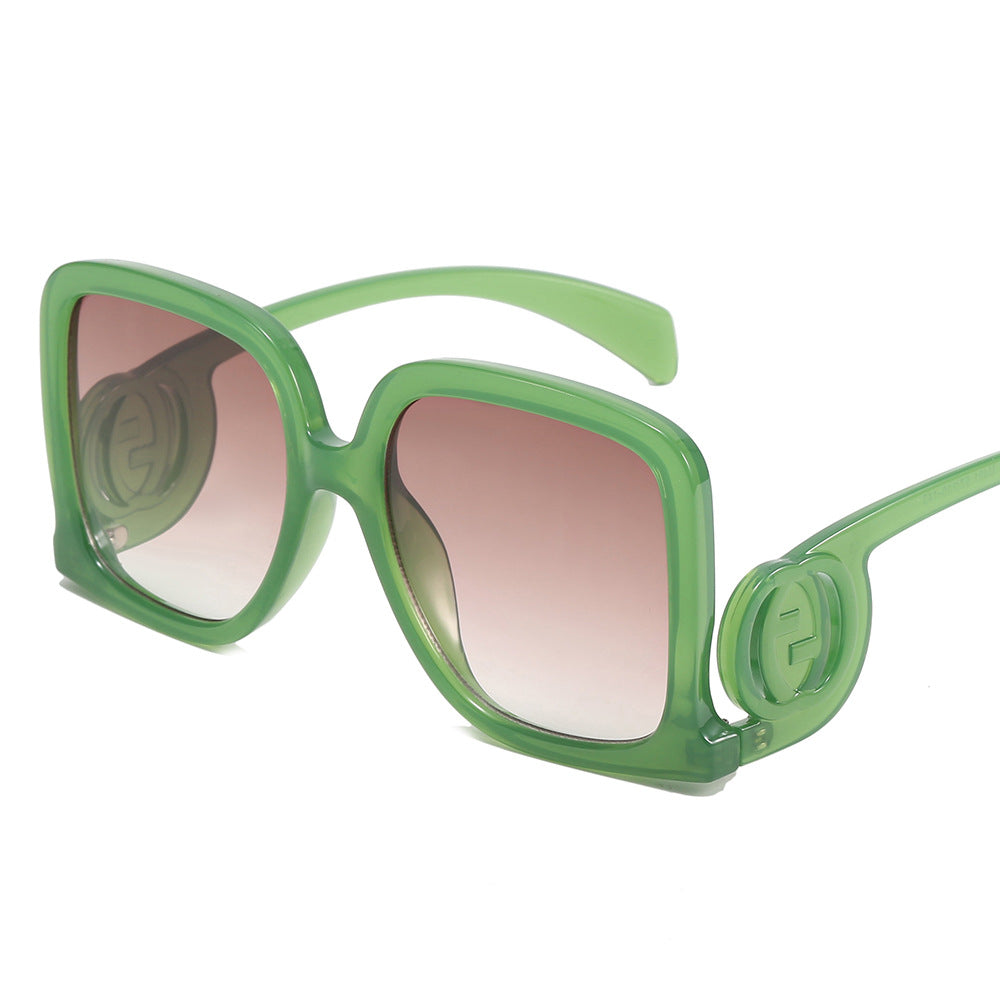 Dame solbrille i elegant kvadrat-design Luvikno