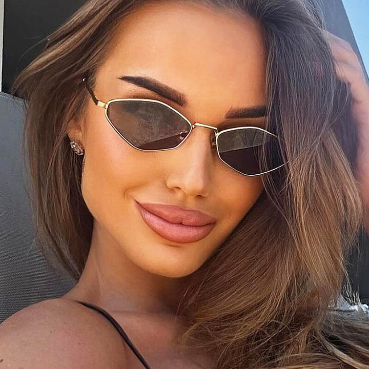 Dame geometrisk solbrille med fin metallramme og UV-beskyttelse Luvikno