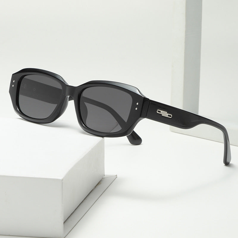 Dame trendy firkantet solbrille med innovativ gjennomsiktig ramme Luvikno