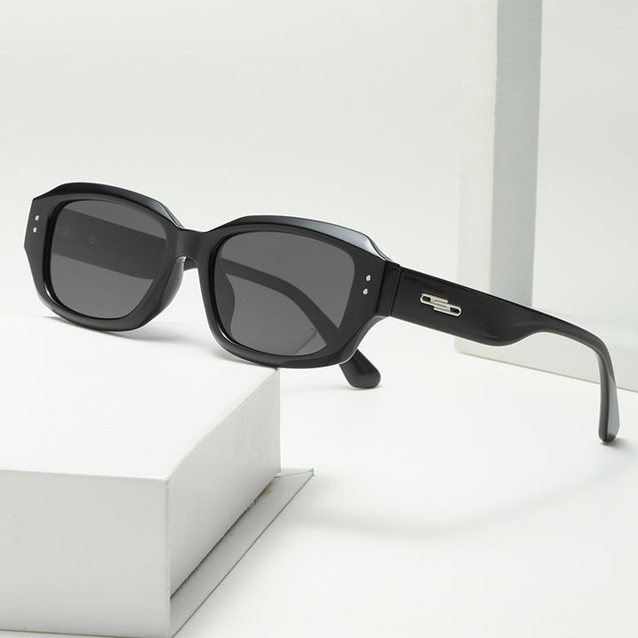 Dame trendy firkantet solbrille med innovativ gjennomsiktig ramme Luvikno