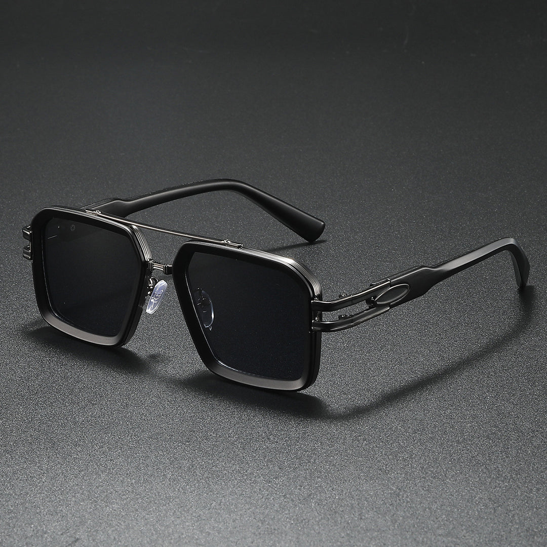 Dame moteriktig solbrille i moderne kantet design Luvikno