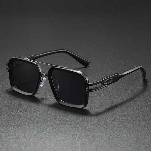 Dame moteriktig solbrille i moderne kantet design Luvikno