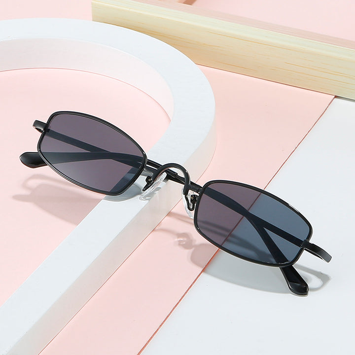 Dame fashion solbrille i futuristisk design Luvikno