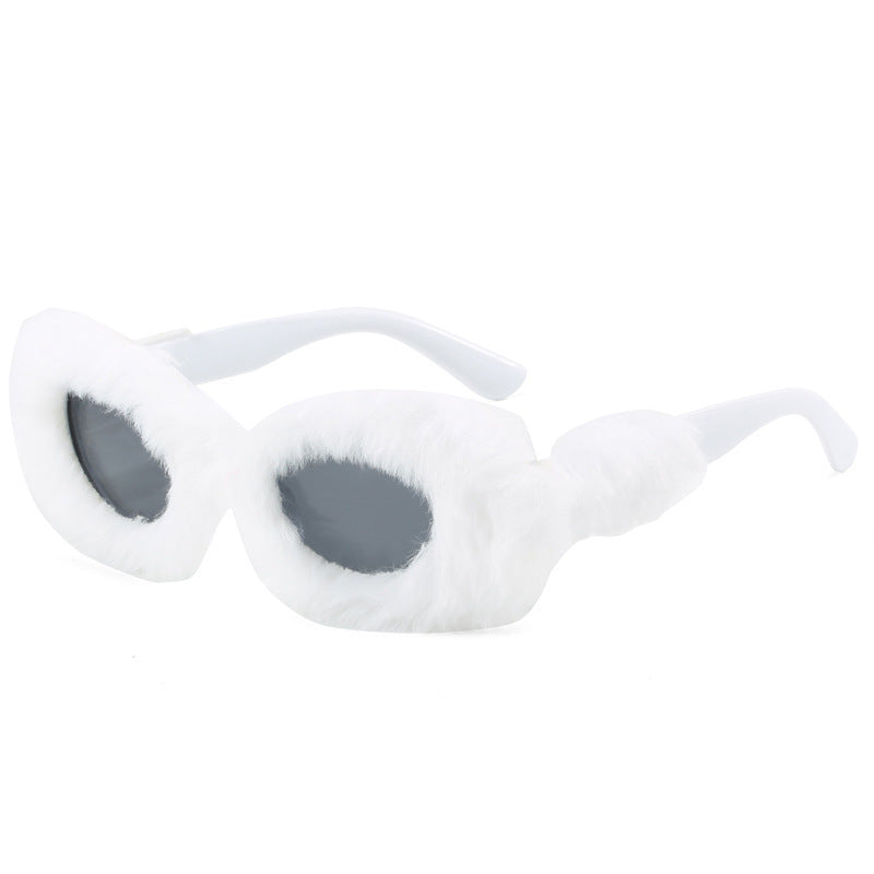 Dame moteriktig solbrille i trendy fleece-design Luvikno