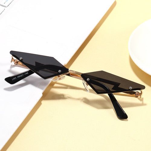 Dame geometrisk designer solbrille med innovativ ramme Luvikno