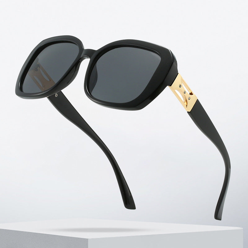 Dame Designer-solbrille med luksuriøst aksentuert ramme Luvikno