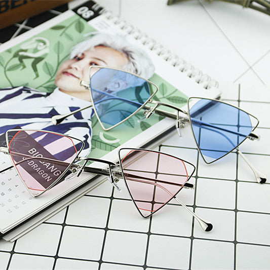 Dame geometrisk solbrille med elegant metallramme Luvikno