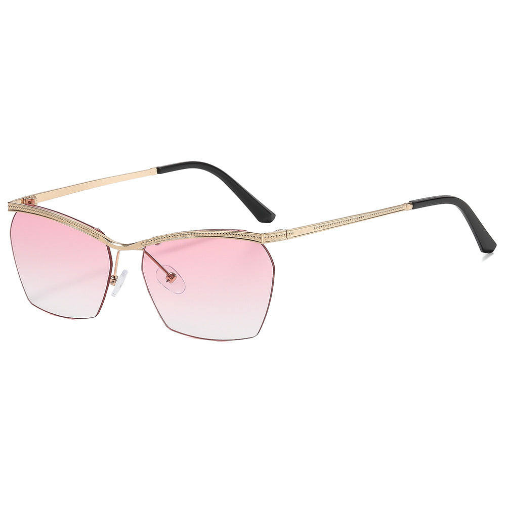 Dame moterik solbrille med filigran ramme og myk fargegradient Luvikno