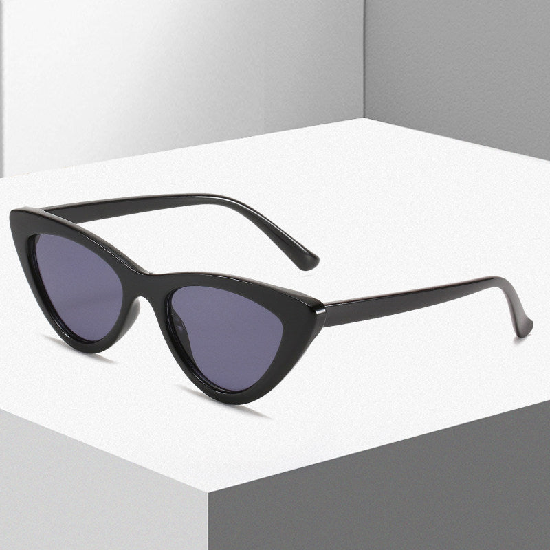 Dame Cat-Eye solbriller med futuristisk design og robust ramme Luvikno