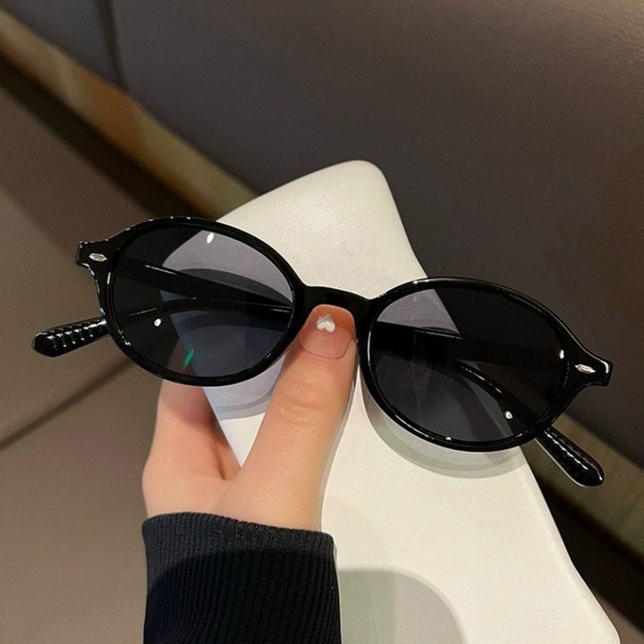 Dame rund solbrille med moderne design og polariserte glass Luvikno