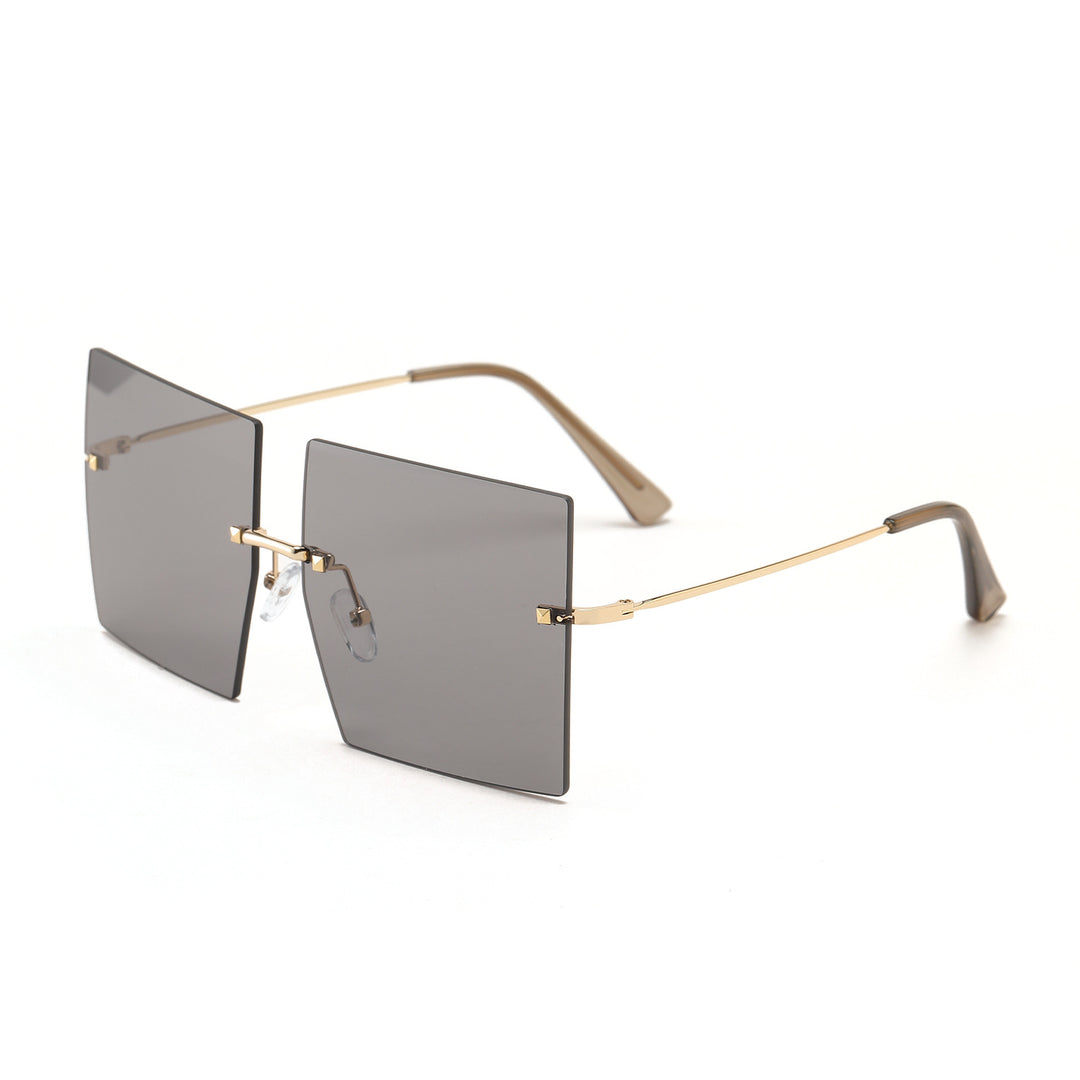 Dame moteriktig kvadratisk solbrille med brede glass og filigran metallramme Luvikno
