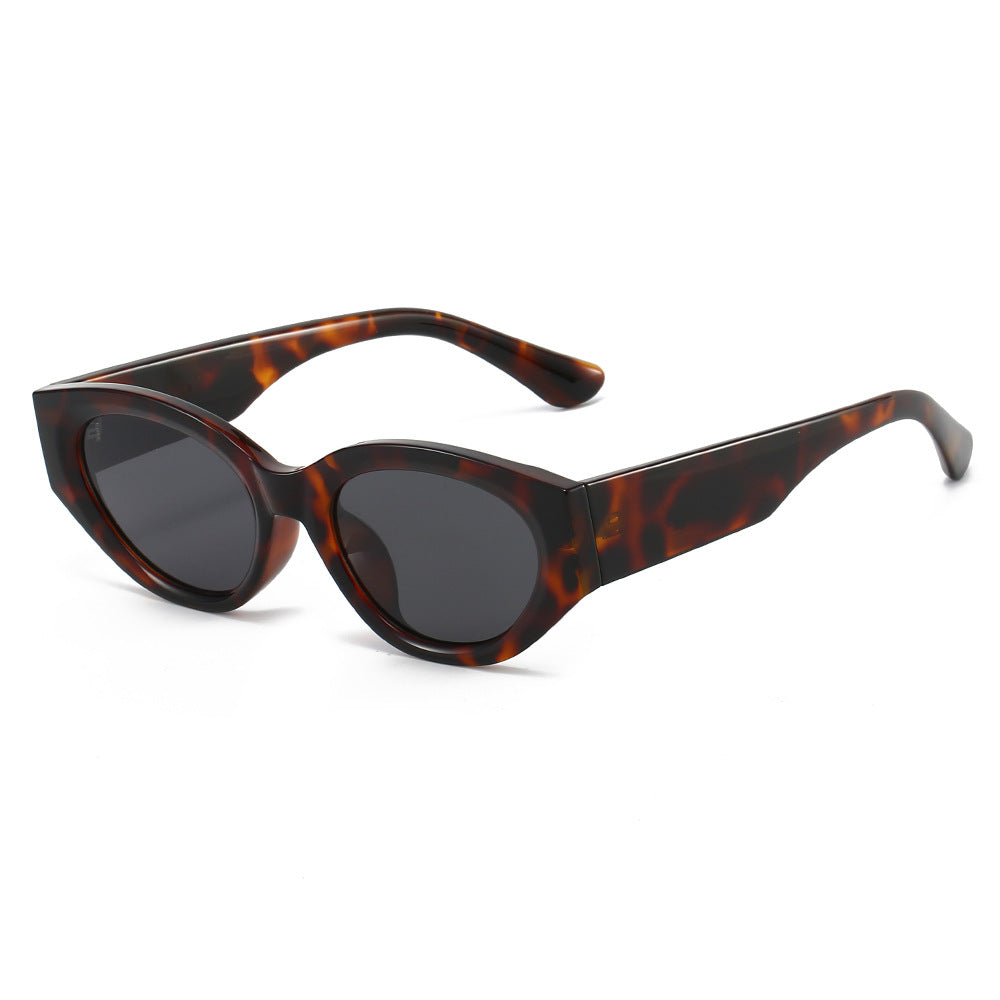 Dame Cat-Eye solbrille med moderne, transparent ramme og UV-beskyttelse Luvikno