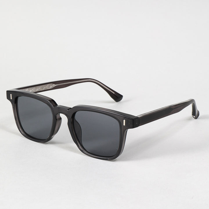 Dame solbrille i moderne statementstil med forsterket ramme Luvikno