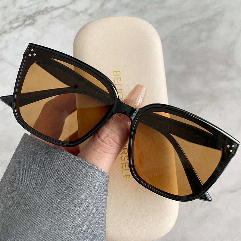 Kvinnelige moteriktige oversized solbriller i retro stil Luvikno
