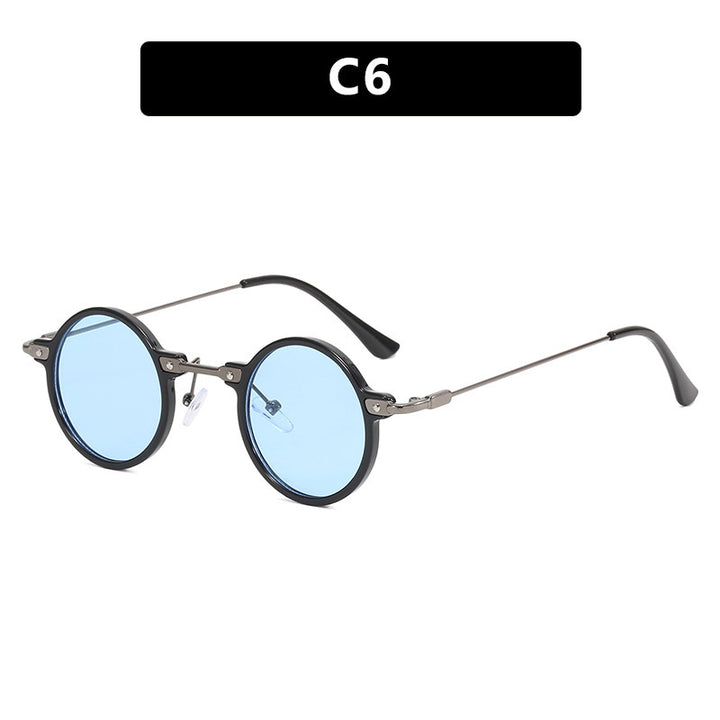 Dame rund solbrille med moderne metallramme og store blå linser Luvikno
