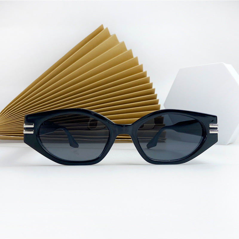 Dame Cat-Eye solbriller i stilfull design med robust ramme Luvikno