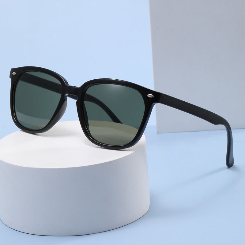 Dame moderne solbriller med elegant visirdesign Luvikno
