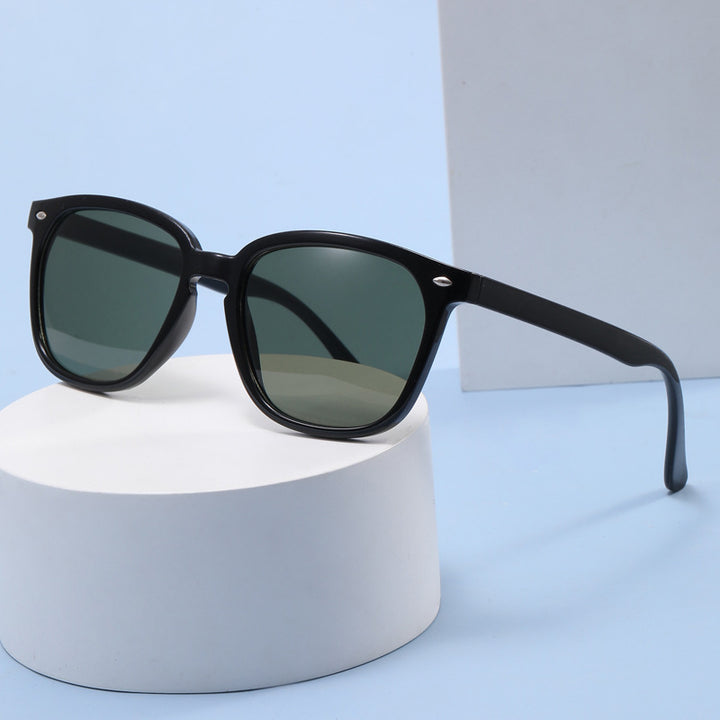 Dame moderne solbriller med elegant visirdesign Luvikno