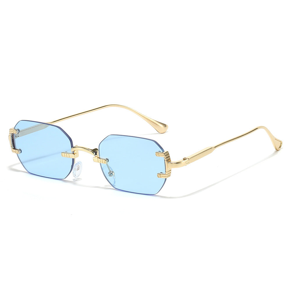 Dame moteriktig solbrille i elegant geografisk stil Luvikno
