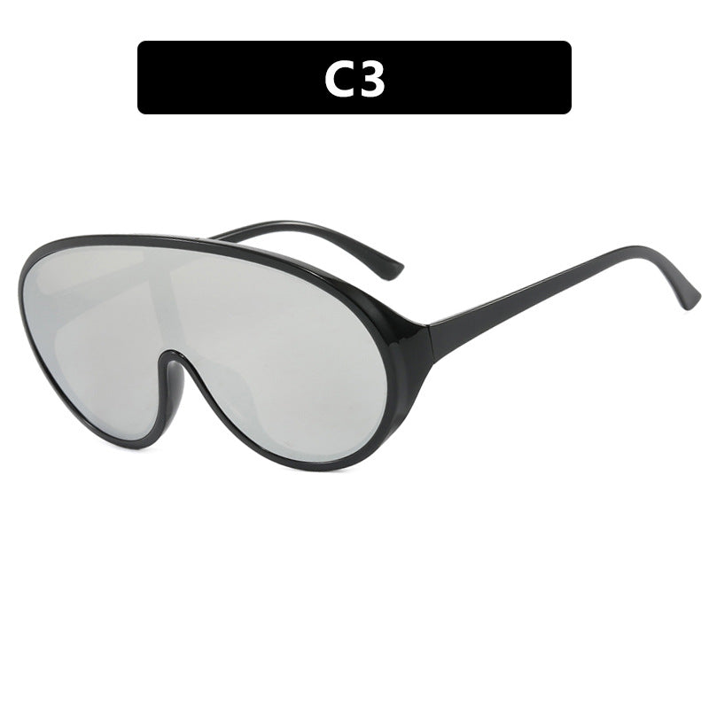 Dame futuristisk solbrille med store glass og ergonomisk ramme Luvikno
