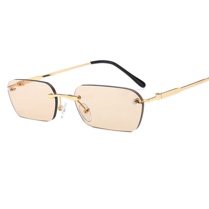 Dame moteriktig rektangulær solbrille med luksuriøs metallramme Luvikno