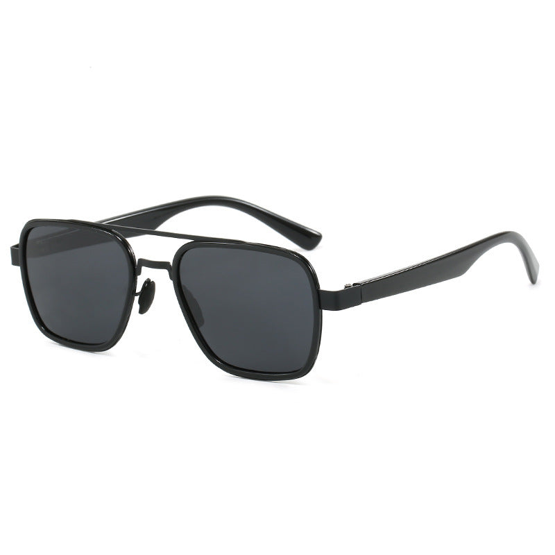 Dame moteriktig solbrille med firkantet ramme og innovative linser Luvikno