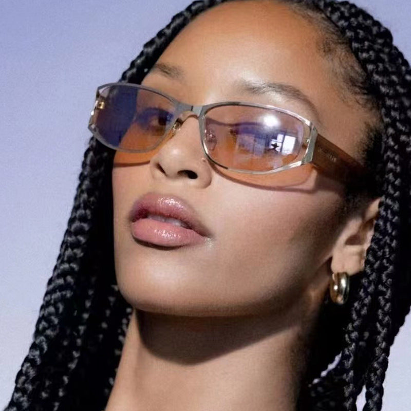 Dame moderne solbriller med elegante konturer og beskyttende UV-filter Luvikno