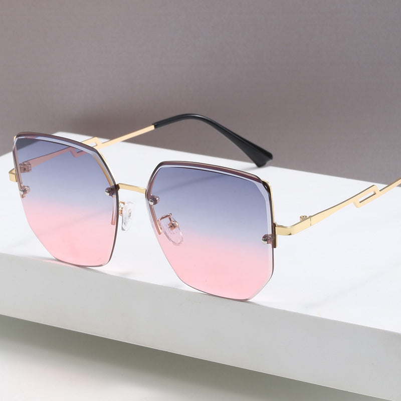 Dame geometrisk designer-solbrille med speilende linser Luvikno