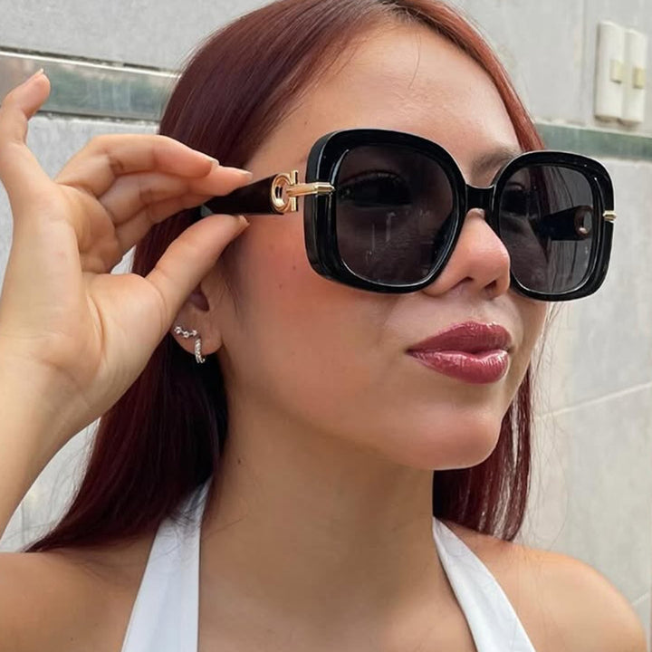 Dame kvadratisk solbrille med luksuriøs metalldetalj Luvikno