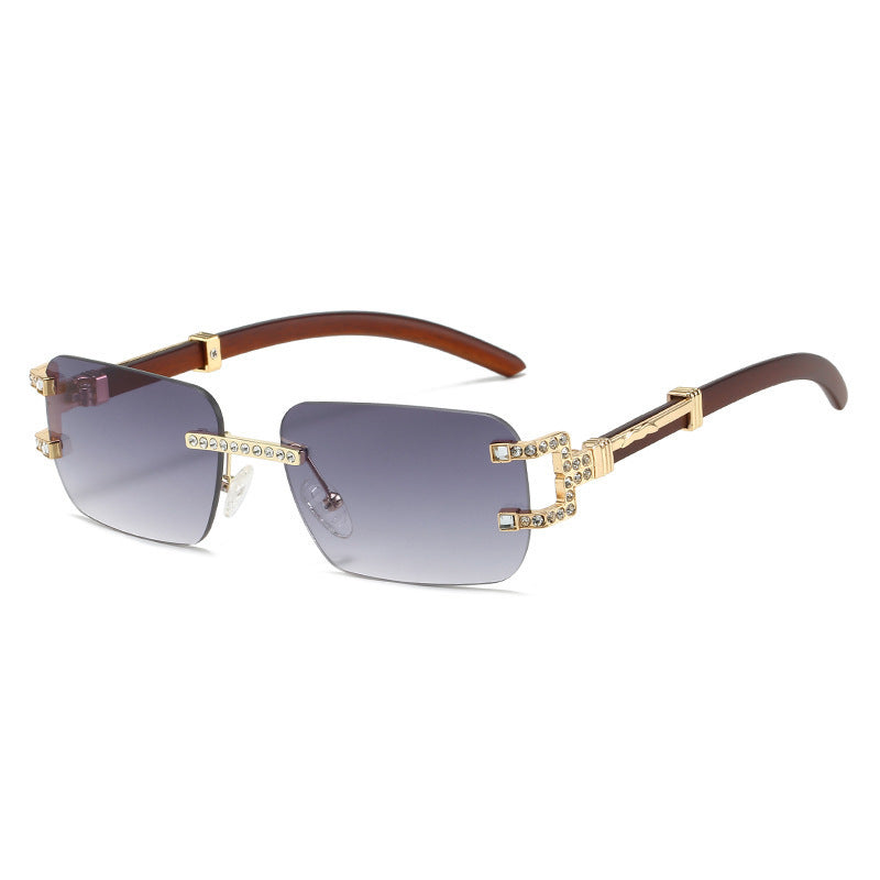 Dame designer solbrille med unik smykkedetalj Luvikno